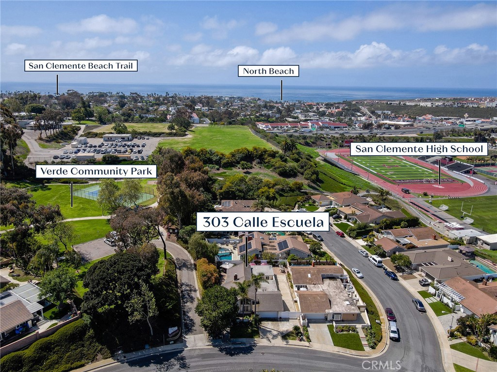 303 Calle Escuela
