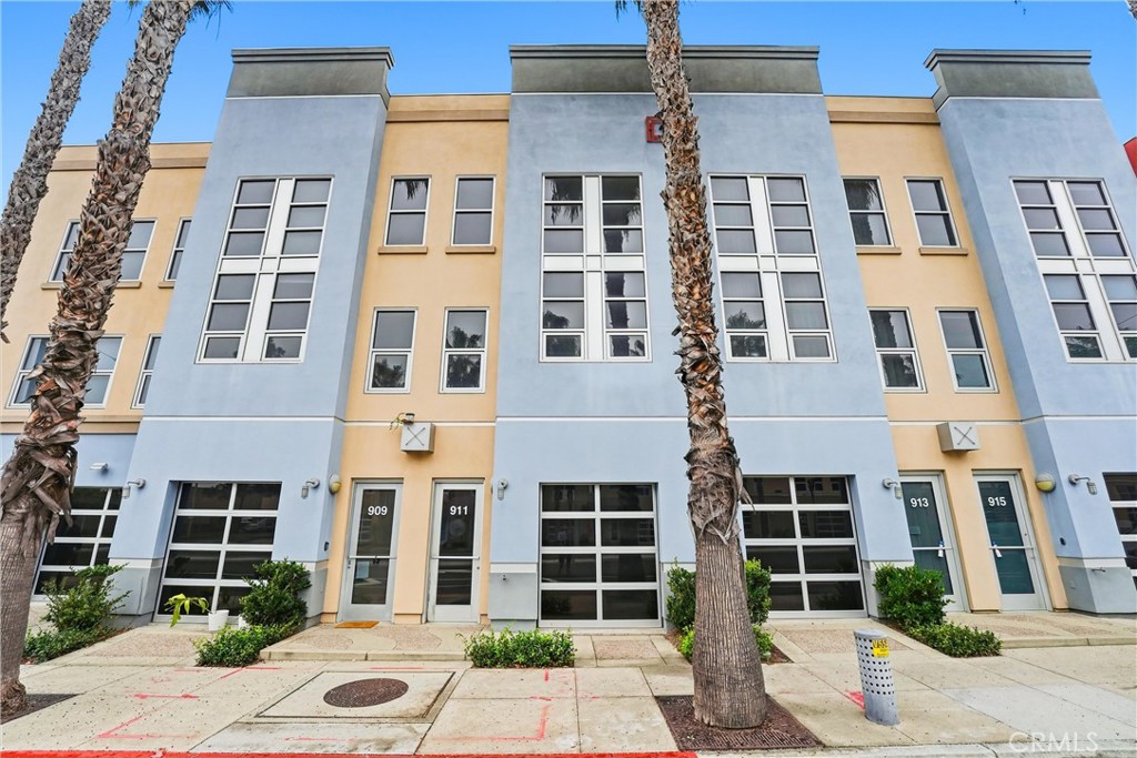 911 E Santa Ana