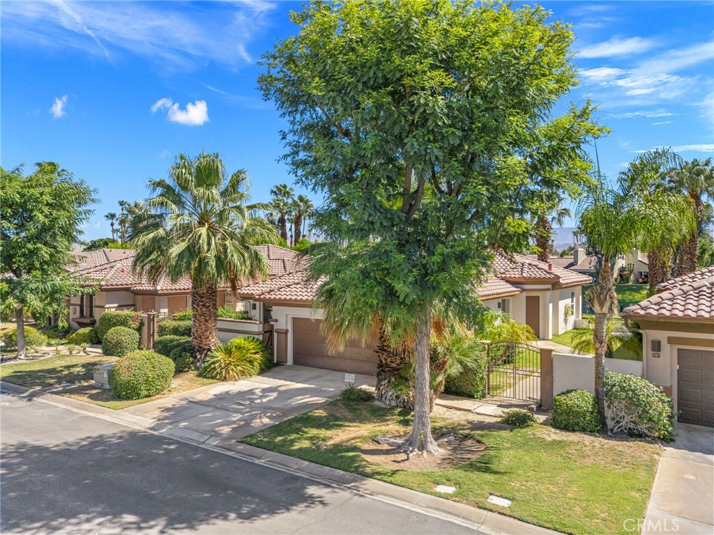 12 Wimbledon Circle