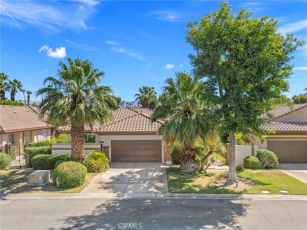 12 Wimbledon Circle