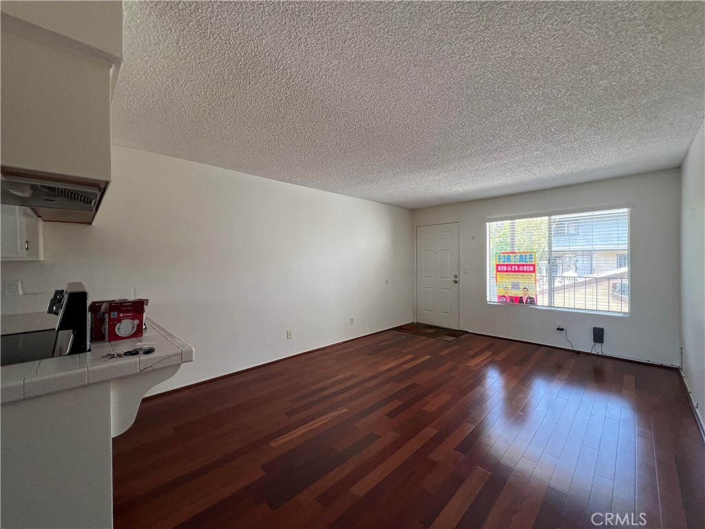 569 E St 30