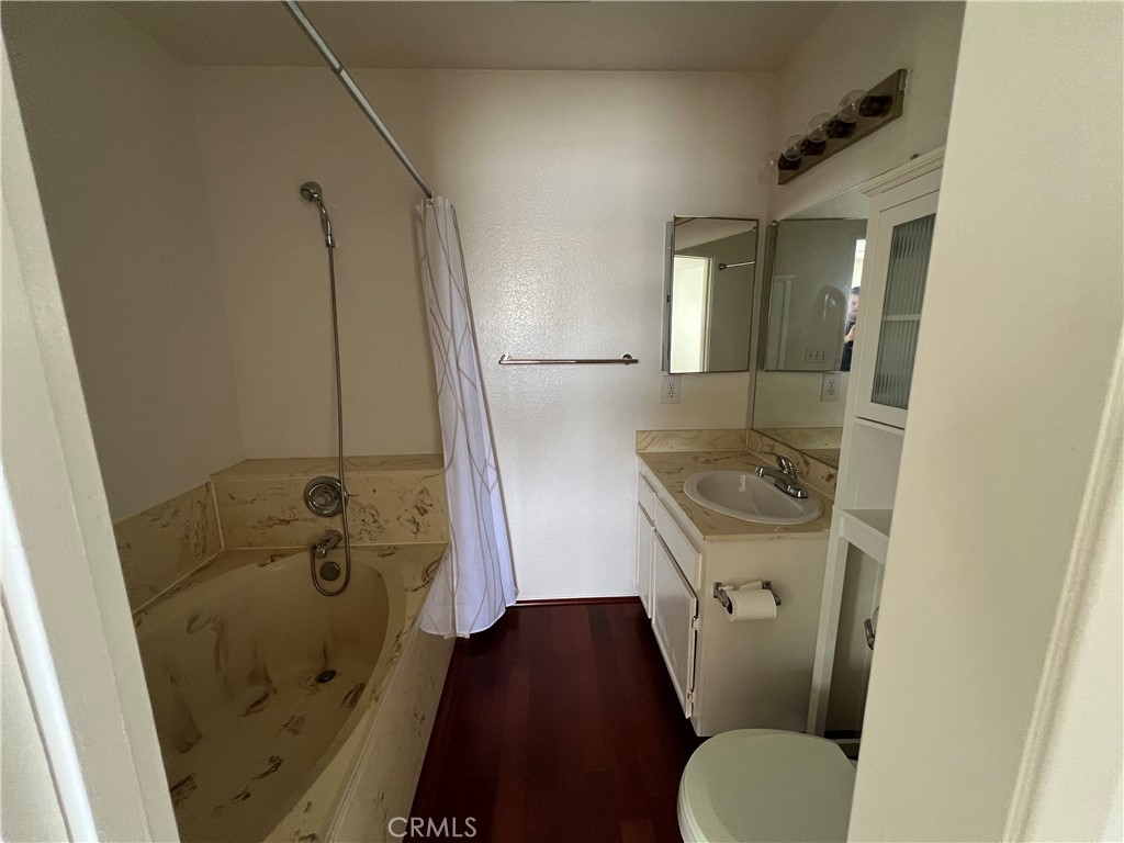 569 E St 30
