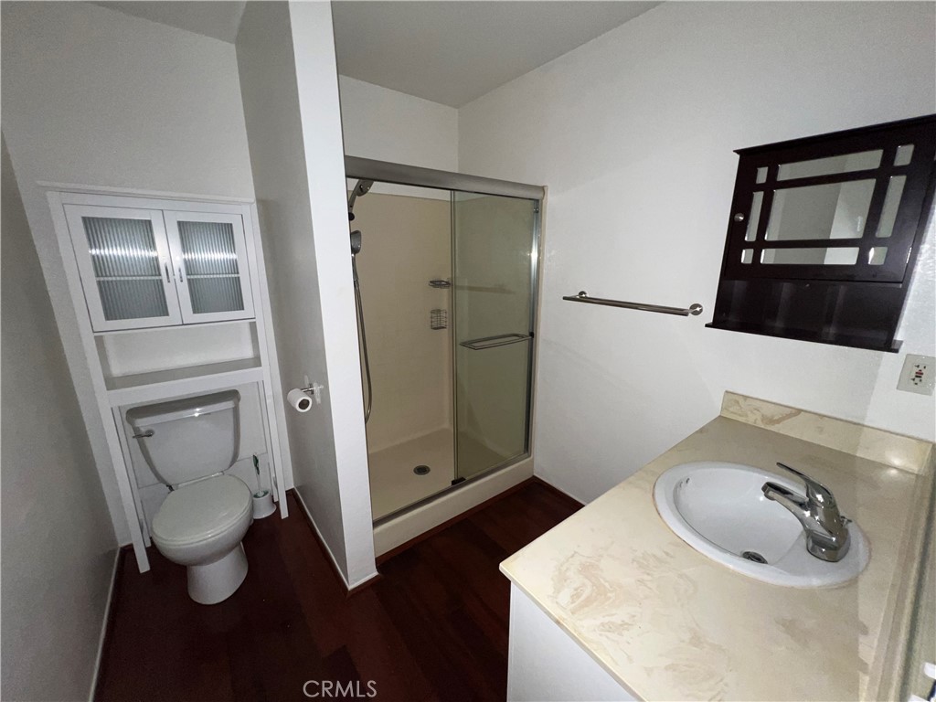 569 E St 30