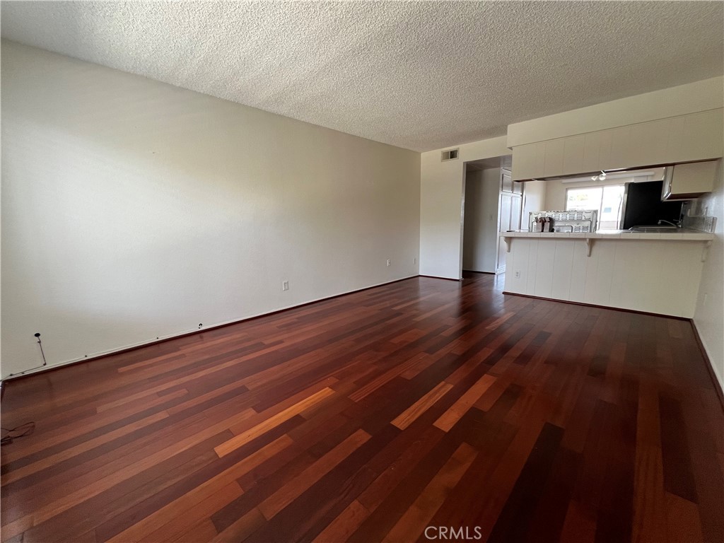 569 E St 30