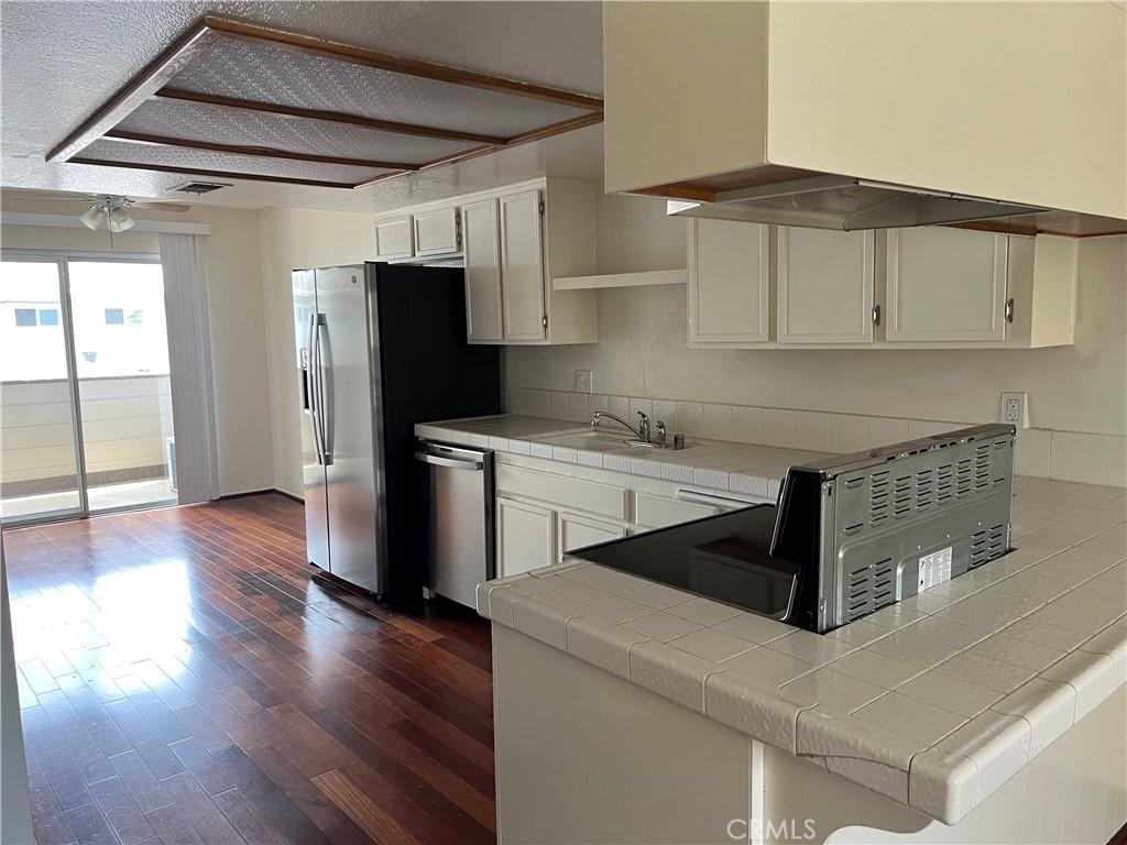 569 E St 30