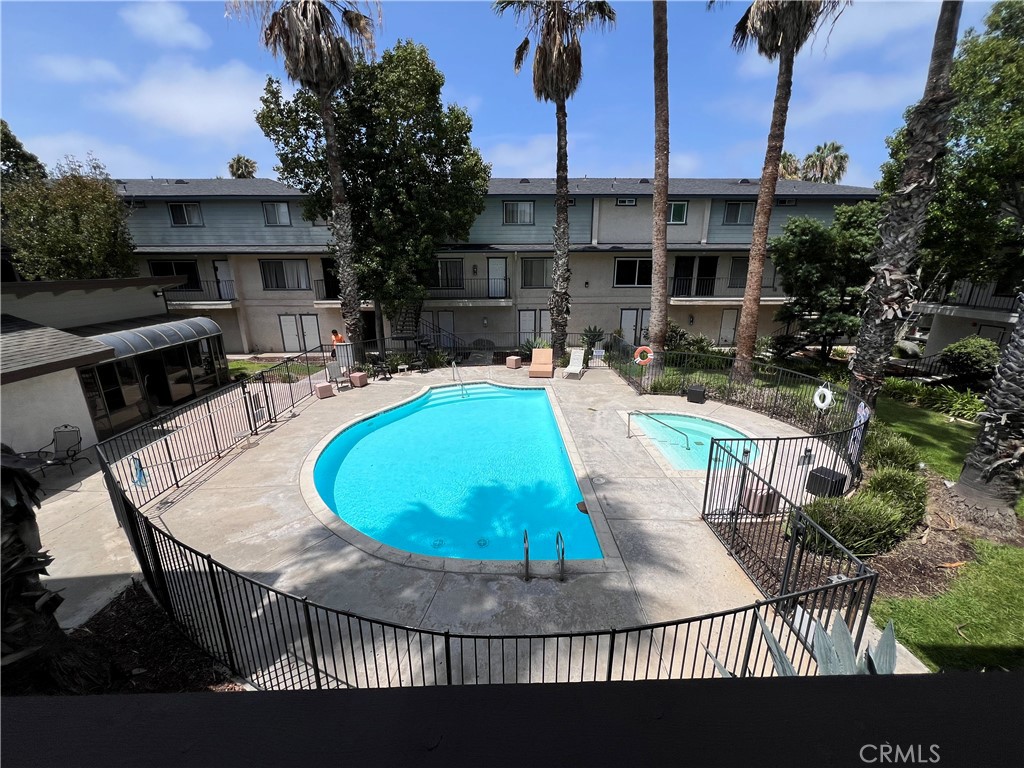 569 E St 30