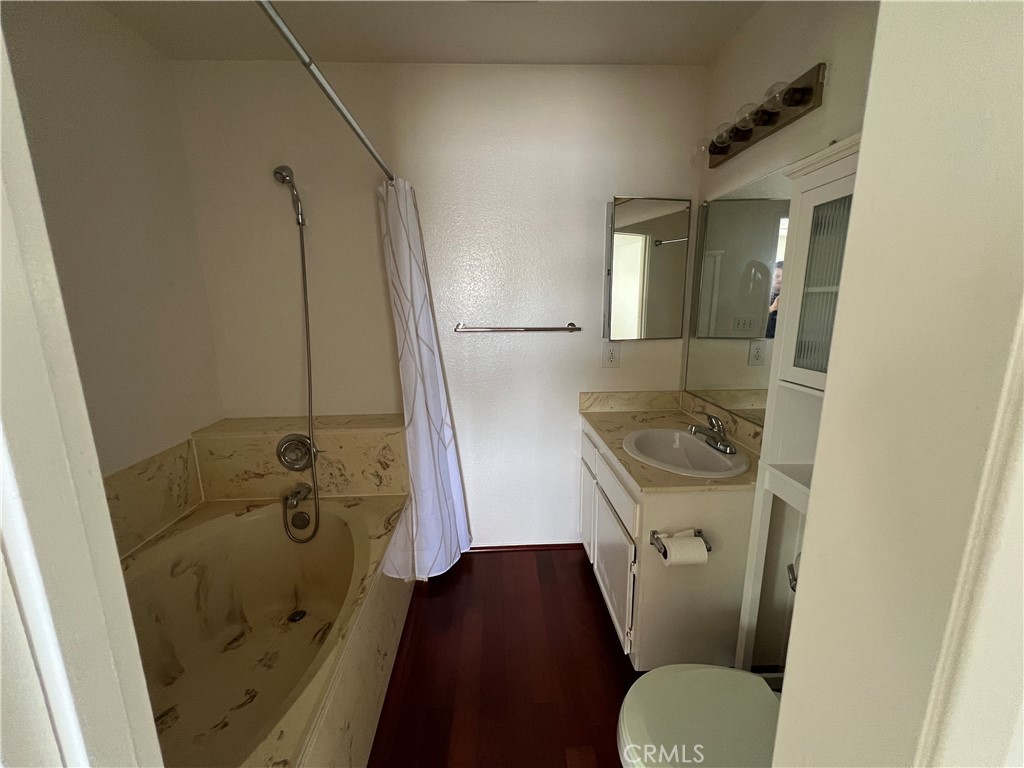 569 E St 30