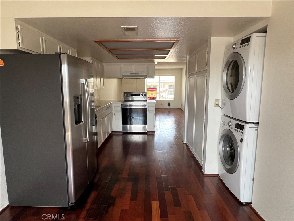 569 E St 30