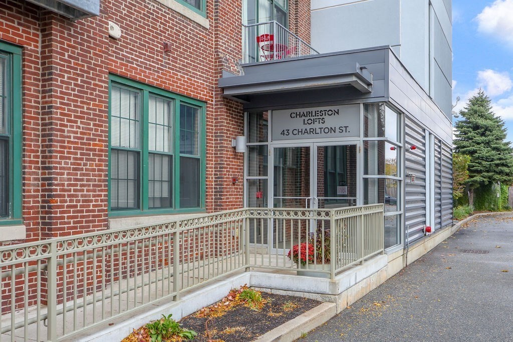 43 Charlton Street Unit: B102