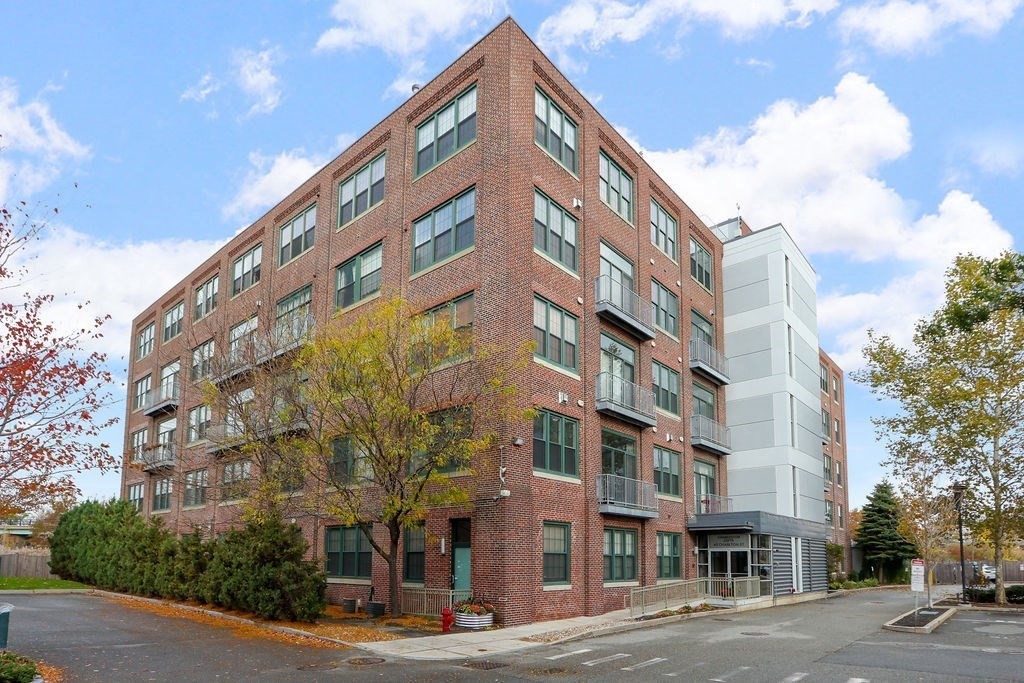 43 Charlton Street Unit: B102