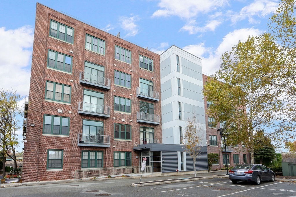 43 Charlton Street Unit: B102