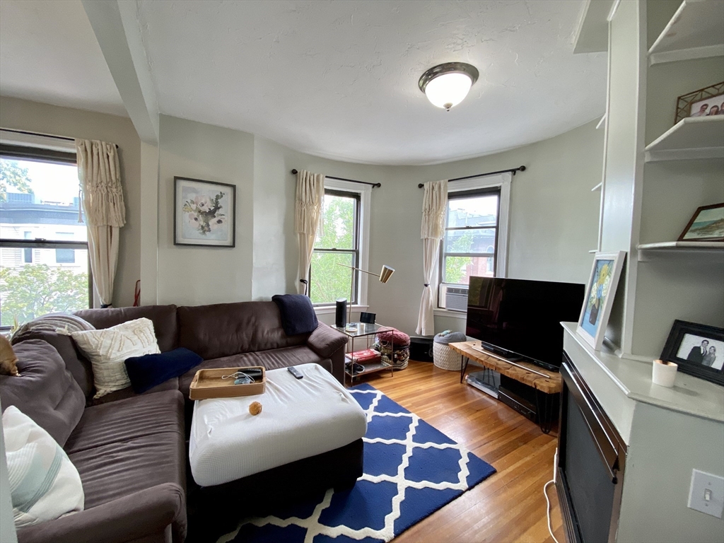473 E 3rd # 3