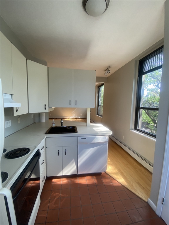 60 Charlesgate W # 2B