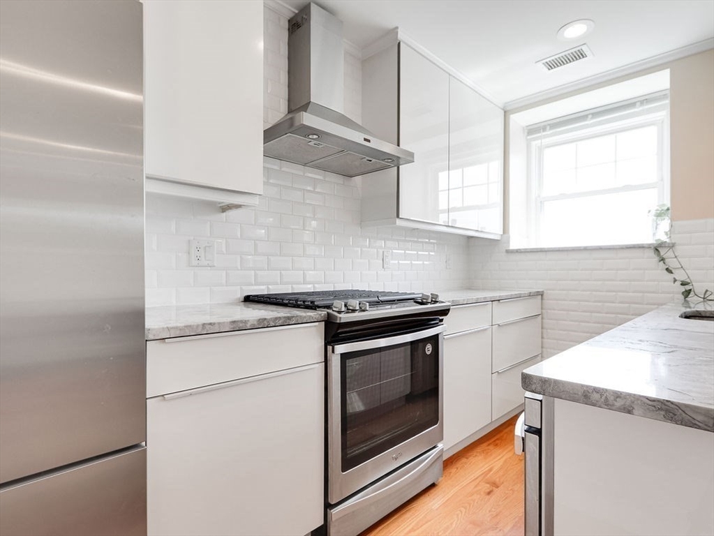 11 Everett Ave # 3