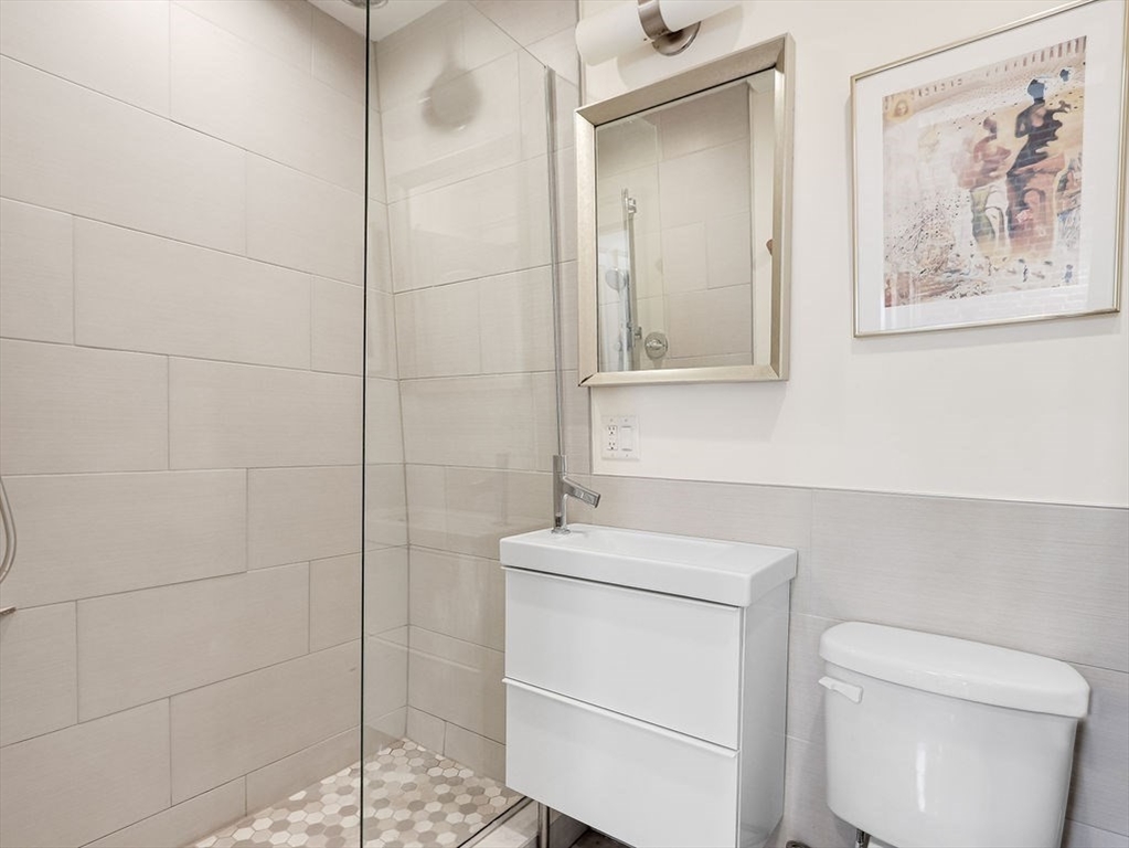 11 Everett Ave # 3