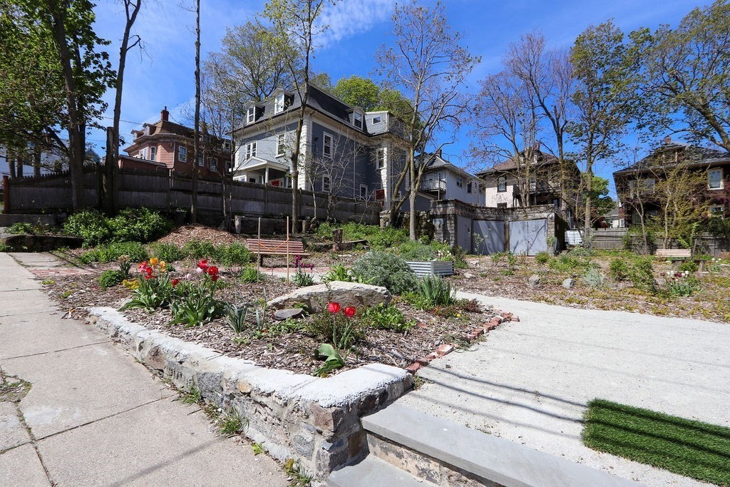 11 Everett Ave # 3