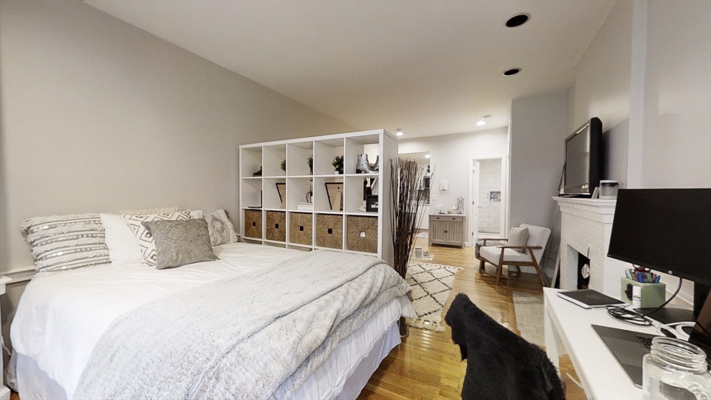 125 Beacon St # 1