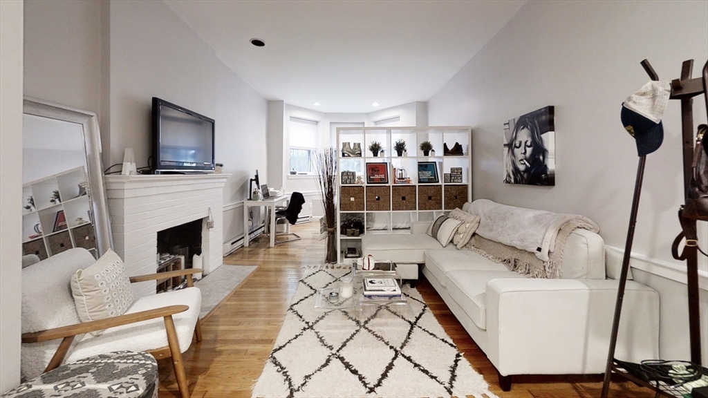 125 Beacon St # 1