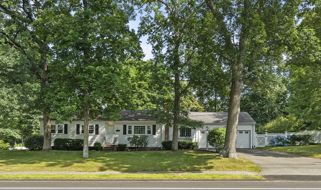 552 Nichols St.