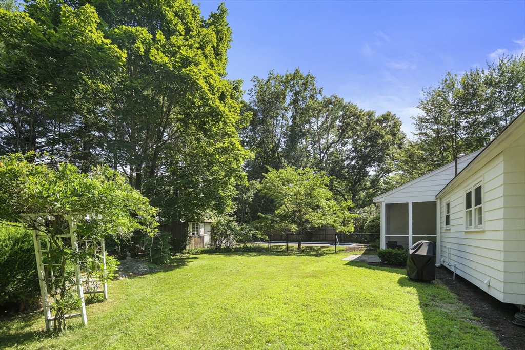 552 Nichols St.