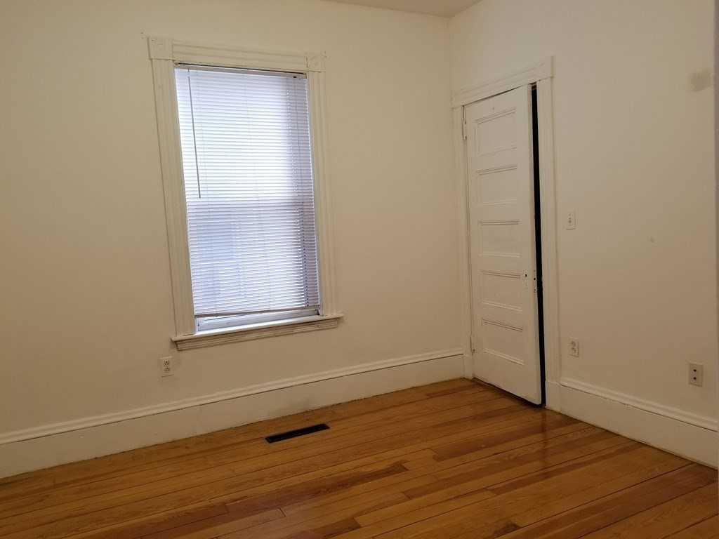 21 Newport Street # 1