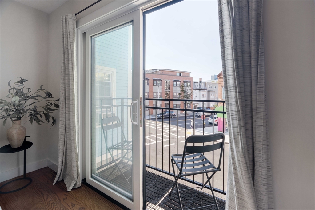 21 Lexington St # 201