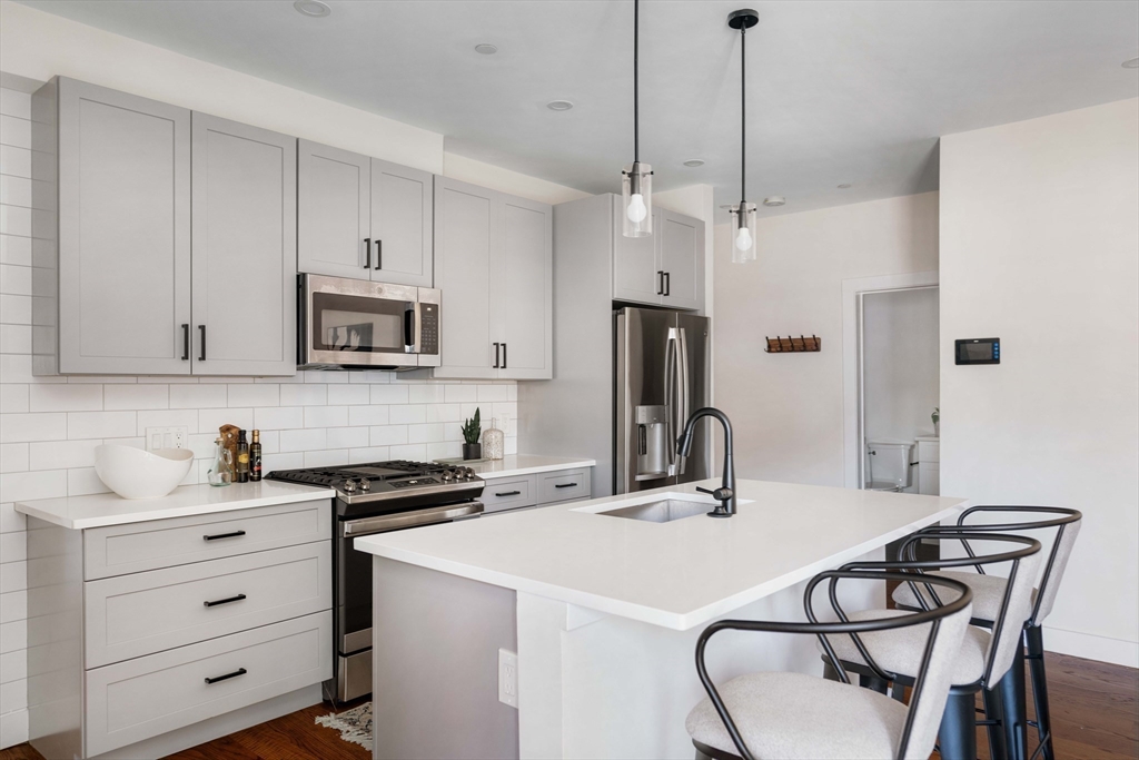 21 Lexington St # 201