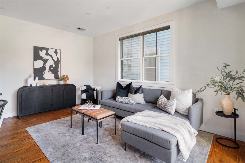 21 Lexington St # 201