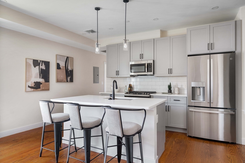 21 Lexington St # 201