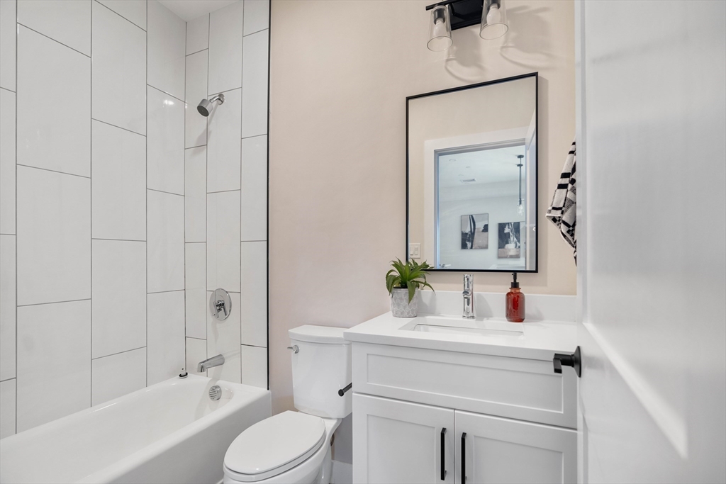 21 Lexington St # 201