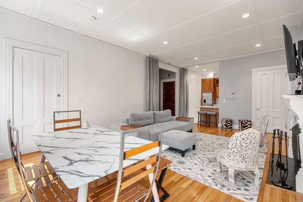132 Commonwealth Ave # 8