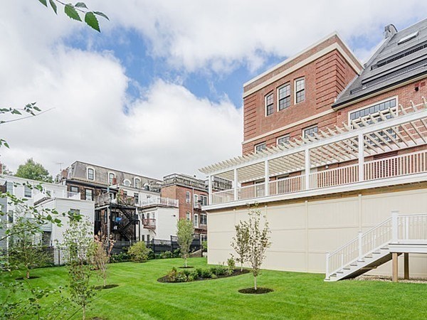 380 Bunker Hill # 102