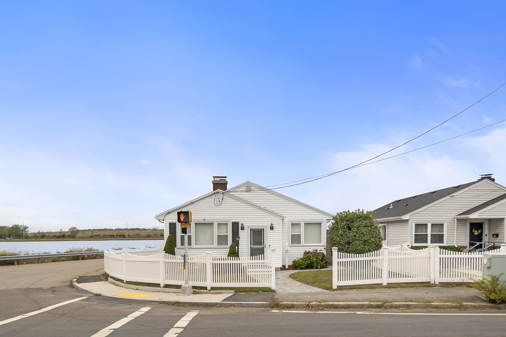 371 N Shore Rd
