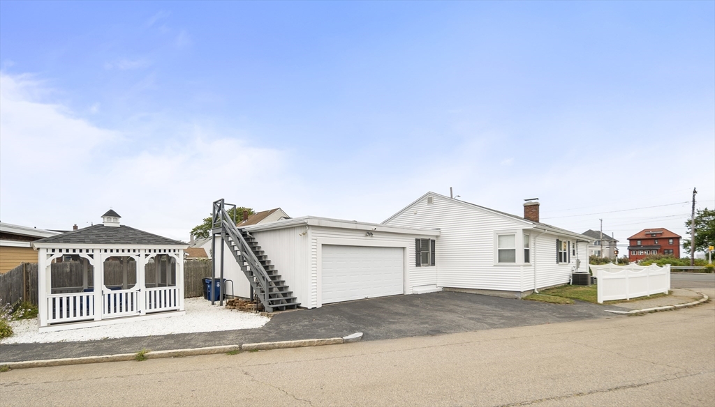 371 N Shore Rd