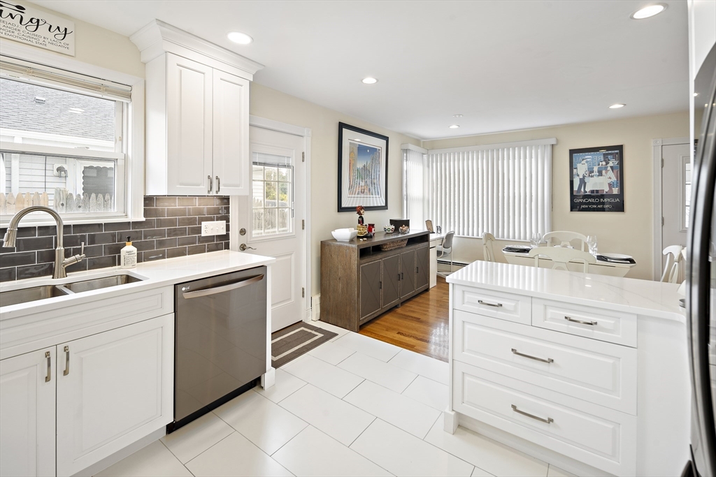 371 N Shore Rd