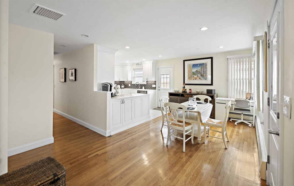 371 N Shore Rd