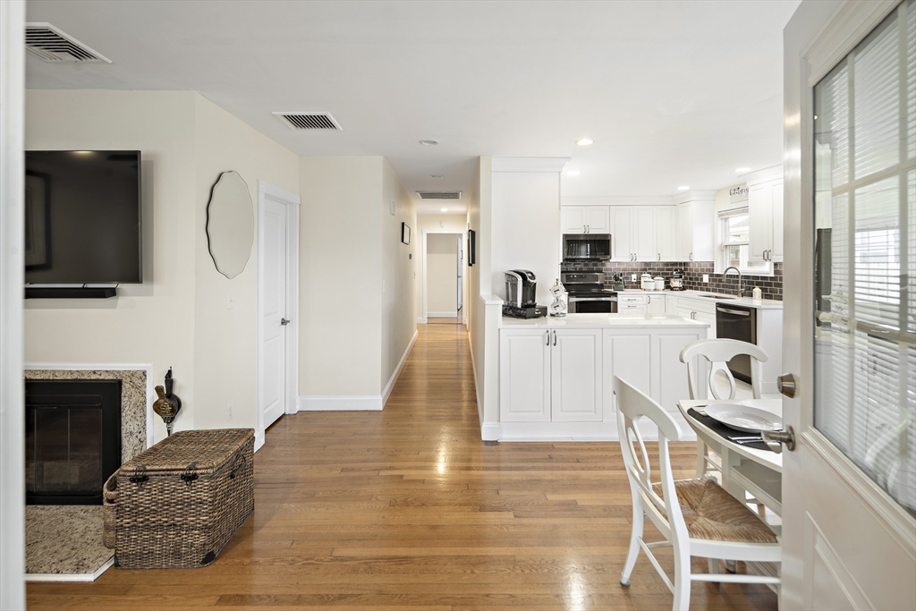 371 N Shore Rd