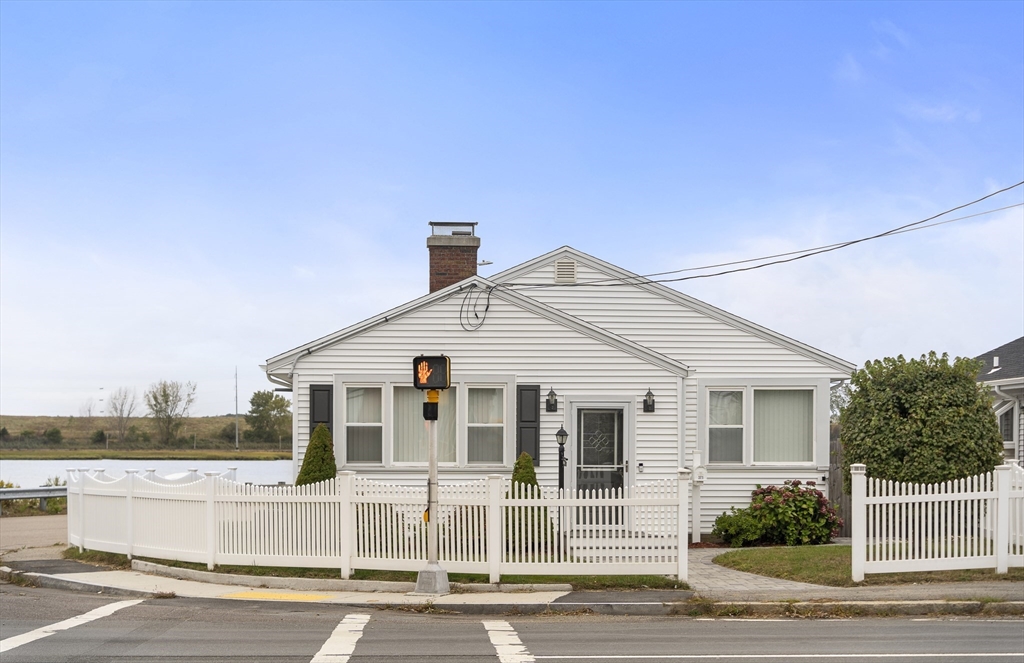 371 N Shore Rd