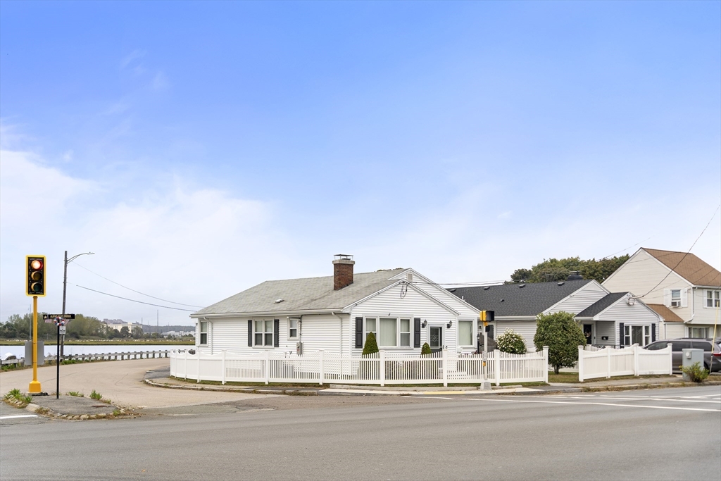 371 N Shore Rd