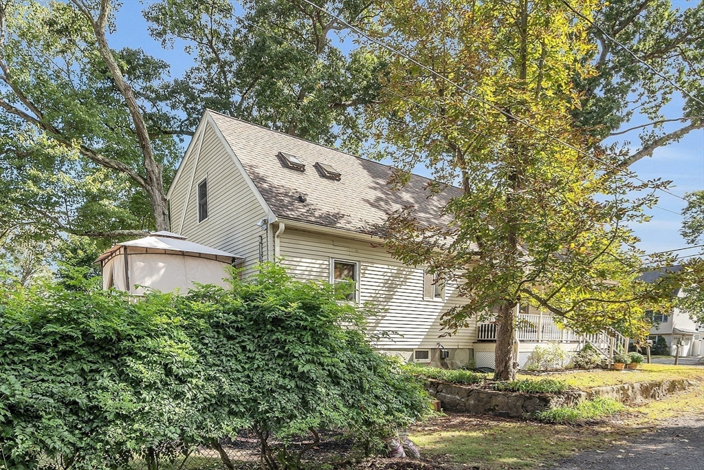 18 Burt Rd