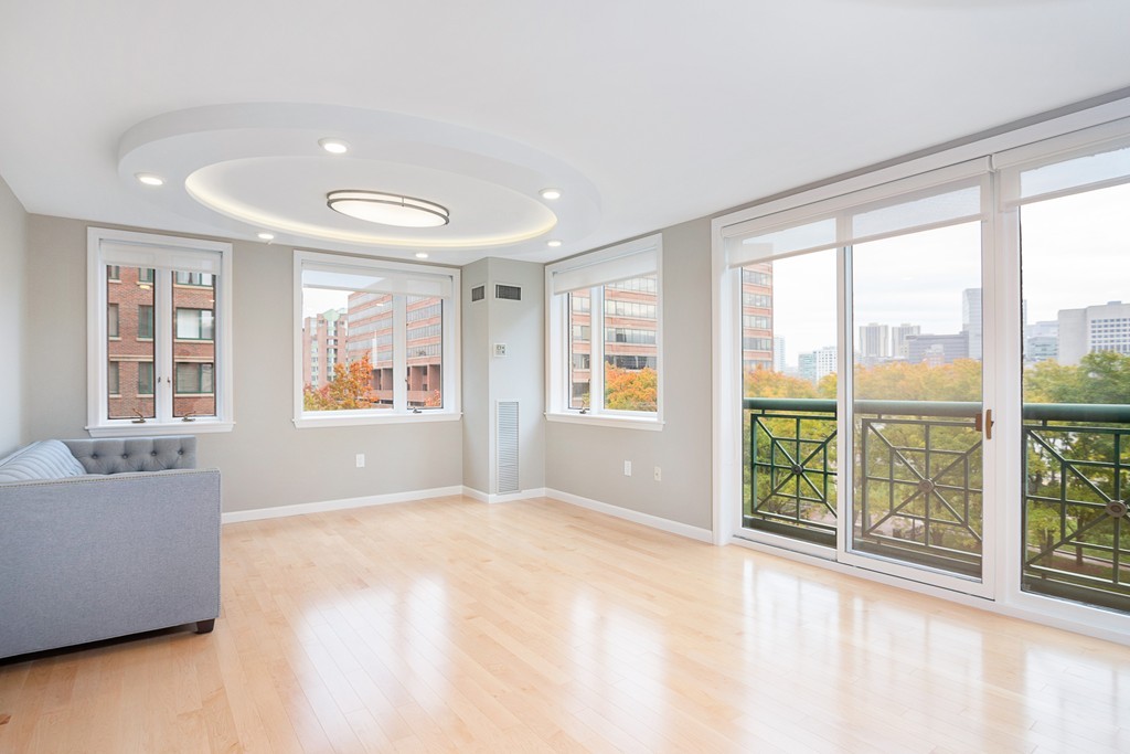 10 Rogers St # 520