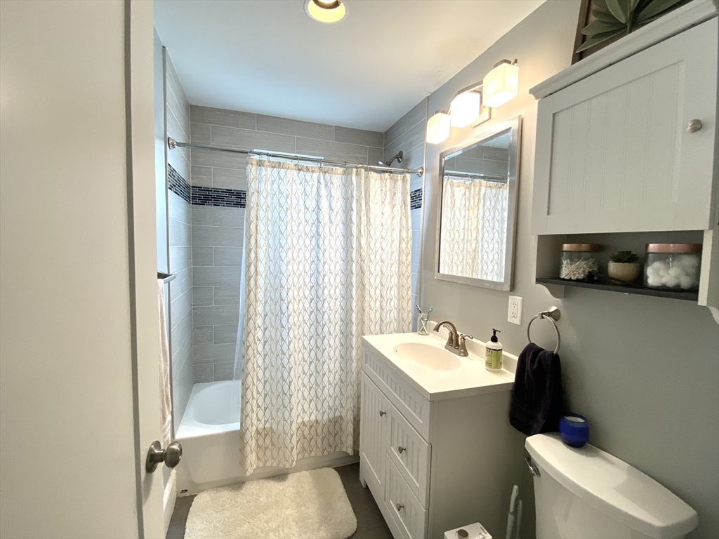 9 Hallam St # 1