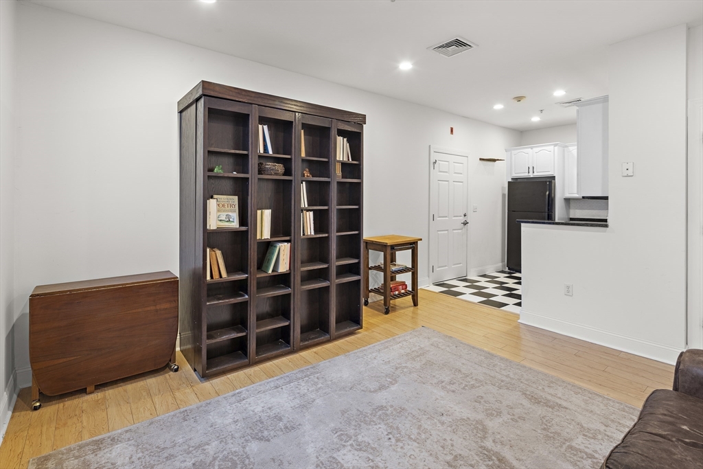 7 Central Sq # 205