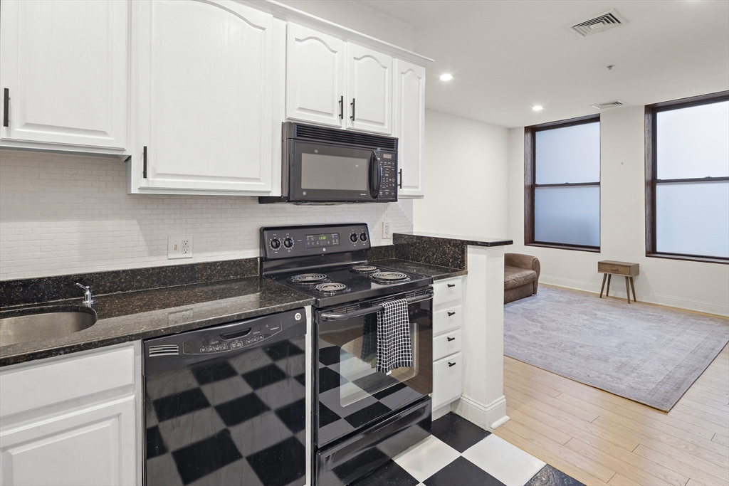7 Central Sq # 205