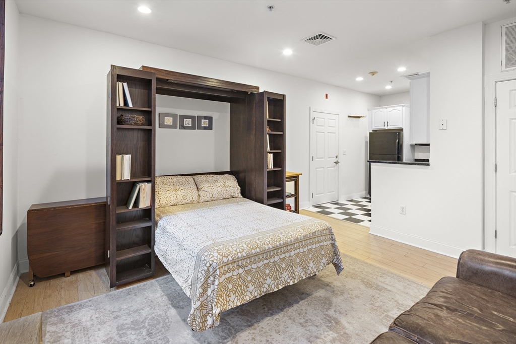 7 Central Sq # 205