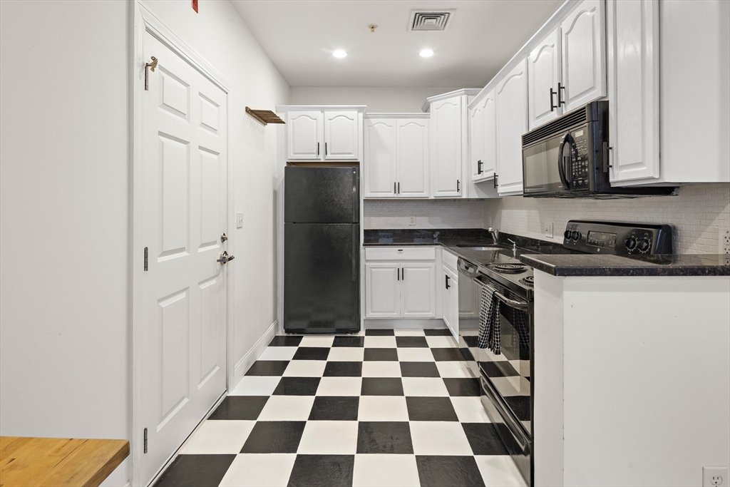 7 Central Sq # 205