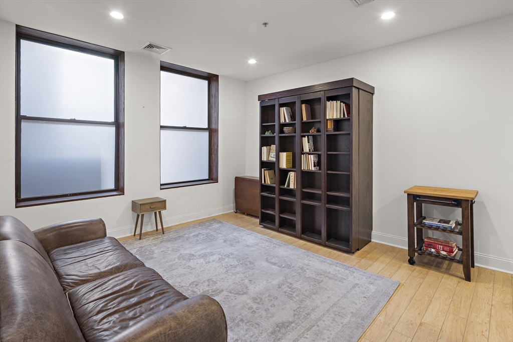 7 Central Sq # 205