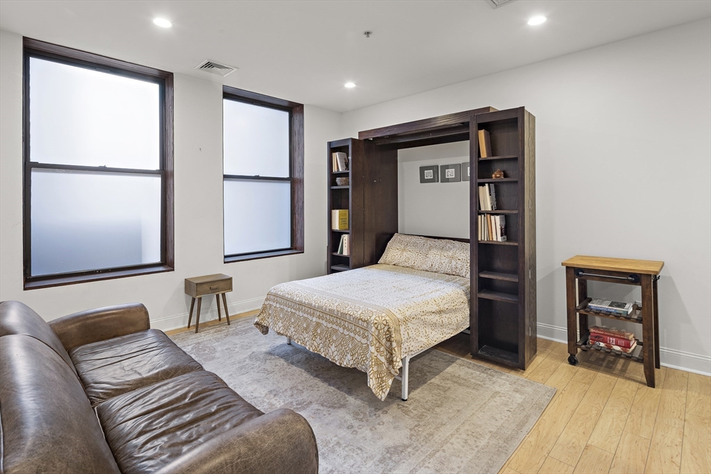 7 Central Sq # 205