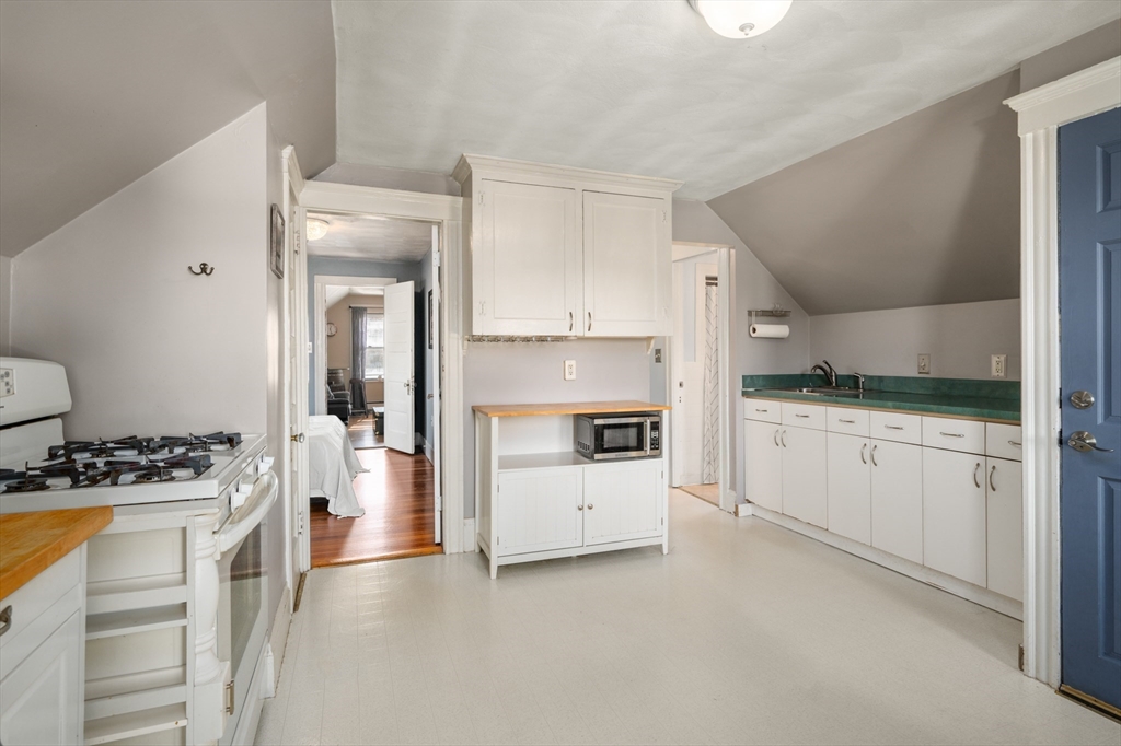 31 Lenox Rd # 3
