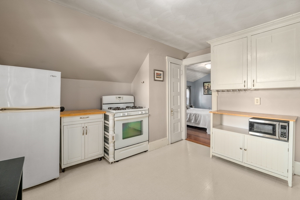 31 Lenox Rd # 3